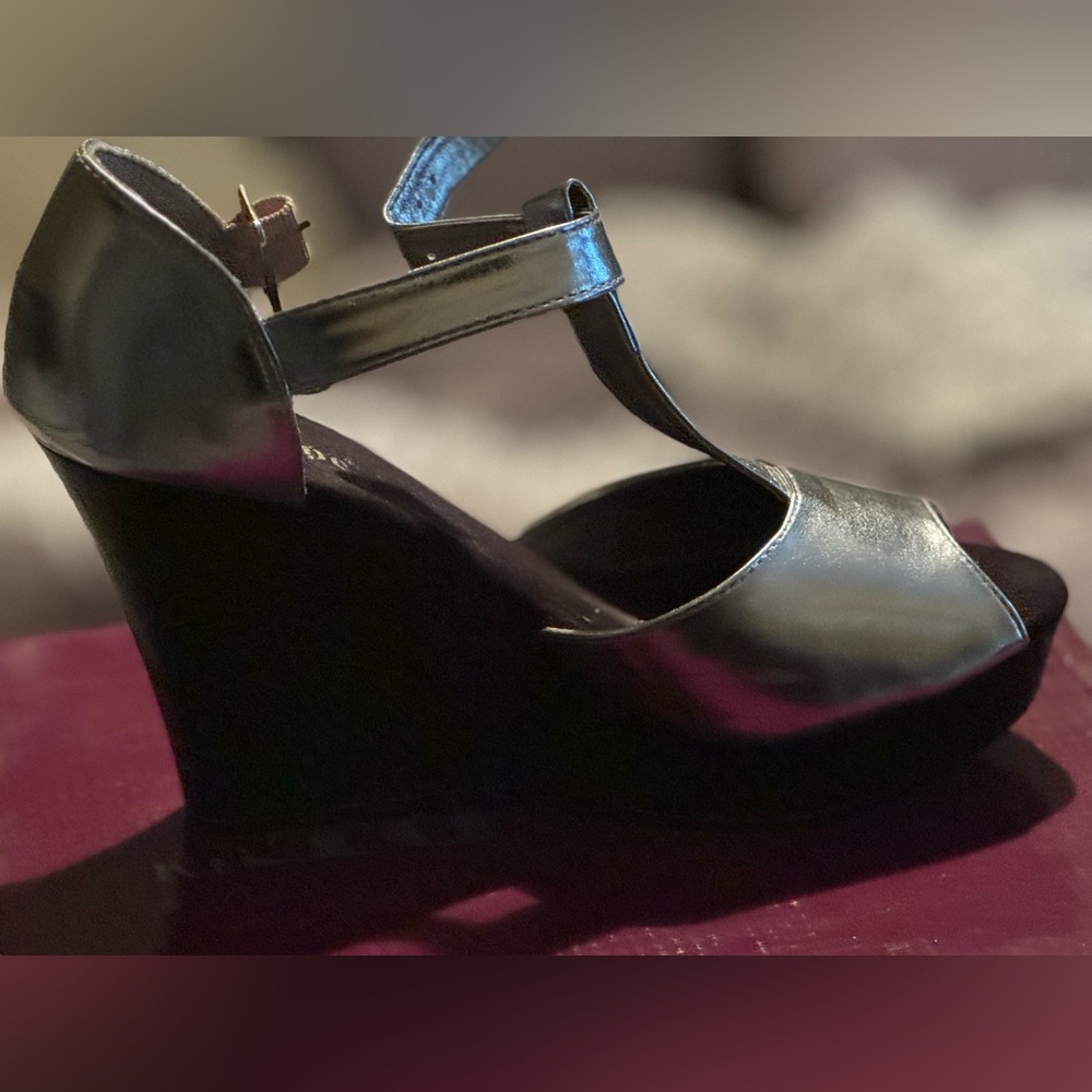 Beautiful silver\black wedges brand new never worn!